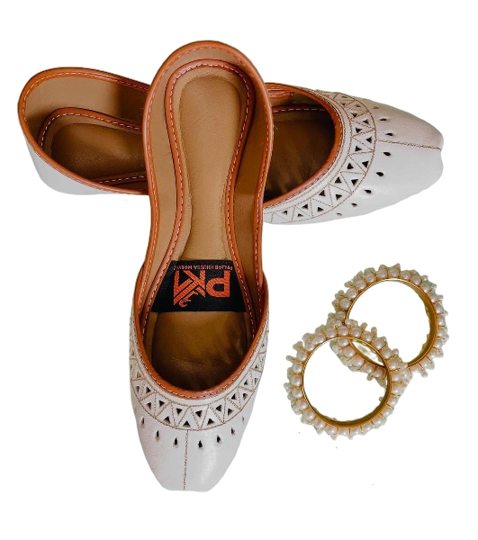 Noor-e-Safa | Ethereal White Khussa